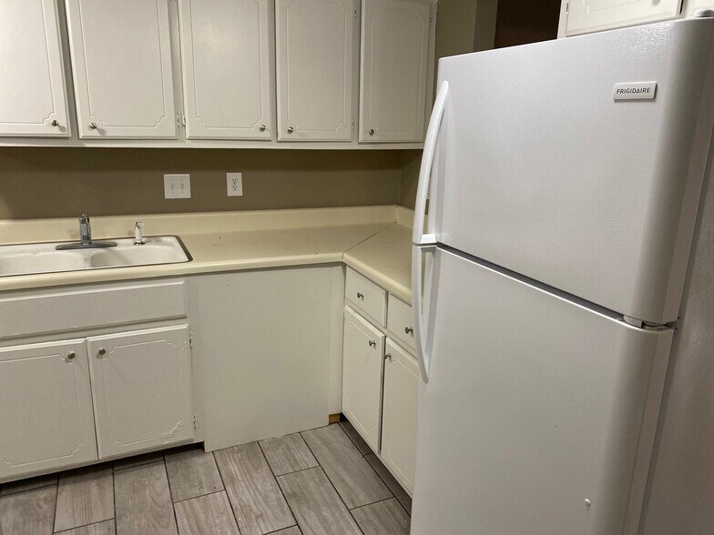 Building Photo - 29 Woodmont Dr