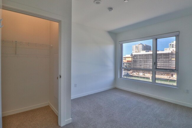 Building Photo - Modern & Spacious 2br/2ba In Mission Bay w...
