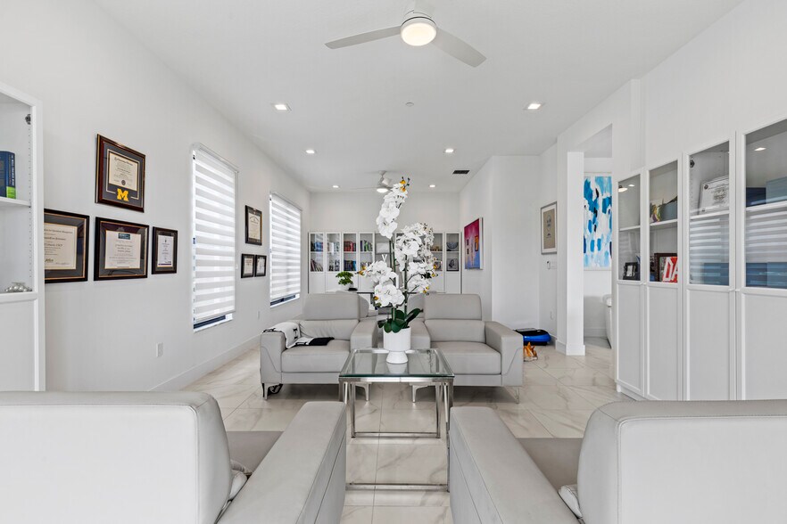 Building Photo - 12884 Wingspan Ct