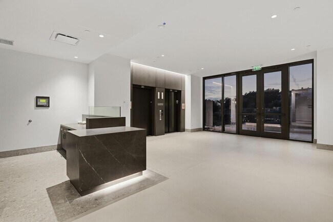 Building Photo - 4849 N Camelback Rdg Dr