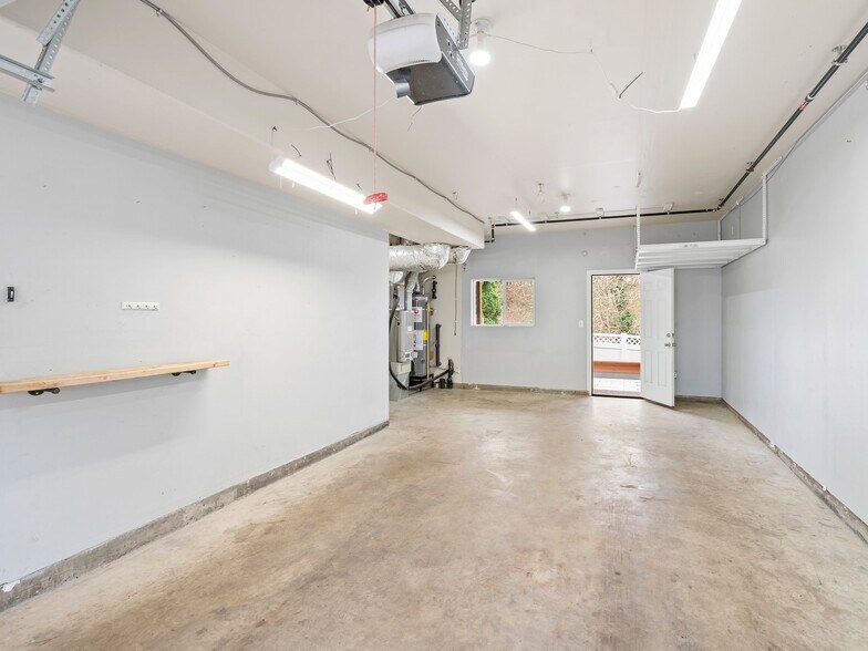 Building Photo - 14973 SW Kraft Pl
