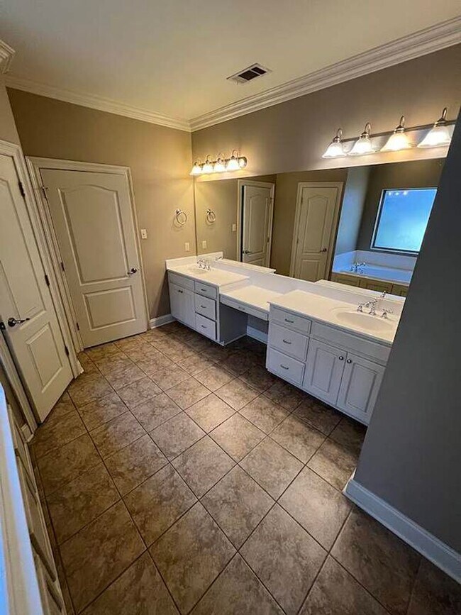 Building Photo - 3995 Water Oak Dr
