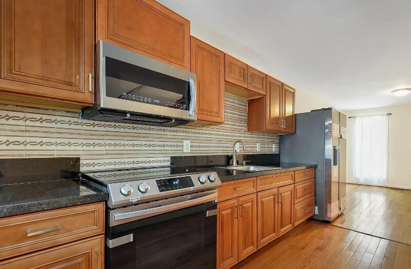 Building Photo - 123 Parkin St