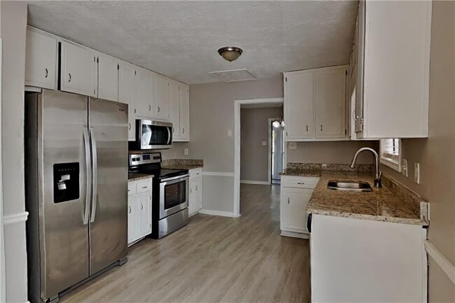 Building Photo - 3263 Holly Mill Run