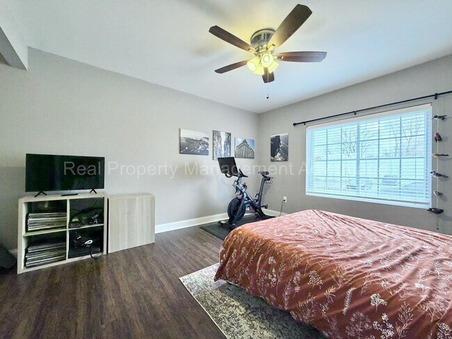 Building Photo - 3 Bed/2.5 Bath - Cape Cod Charm with Modern Comforts Throughout