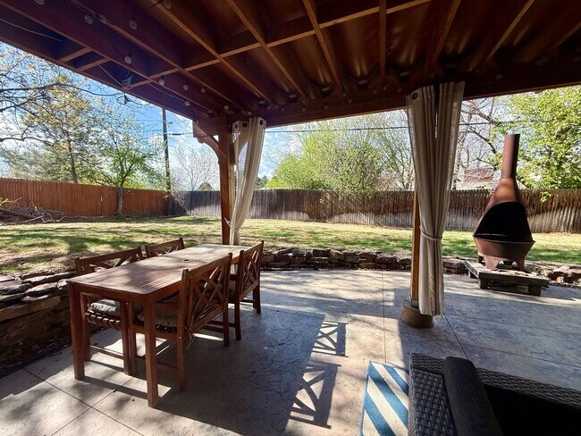 Building Photo - Sprawling 6 BR 4 BA Applewood Paradise - Live in Luxury with this Entertainer's Dream!
