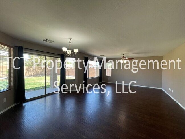 Building Photo - Updated 4 Bedroom on Corner Lot!
