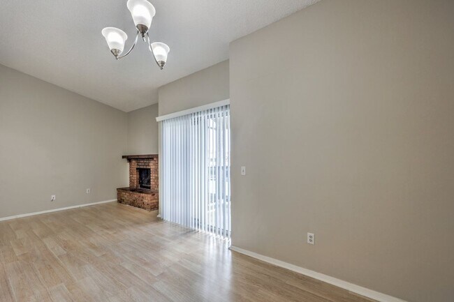 Building Photo - Charming Condo for Rent