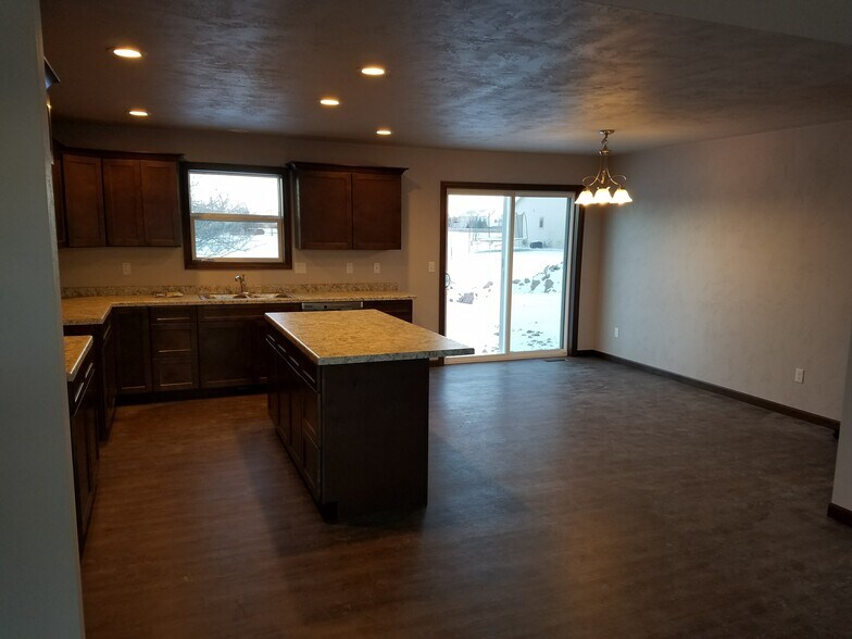 Building Photo - 1343 Moon Ridge Ct