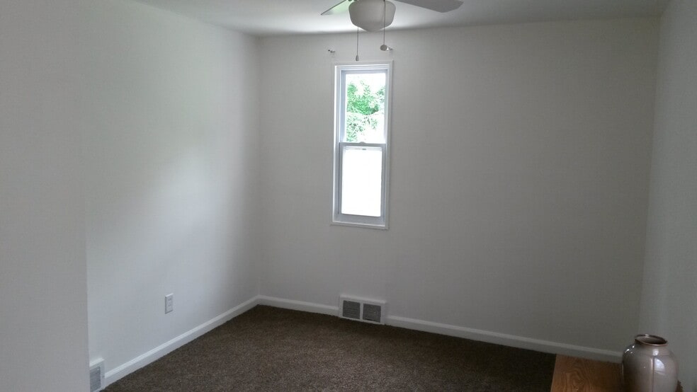 Office / Second Room - 21865 Coolidge Highway