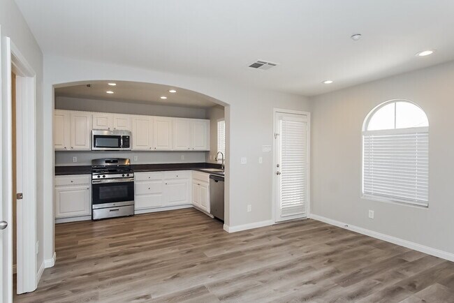 Building Photo - 8933 Jaquita Ave