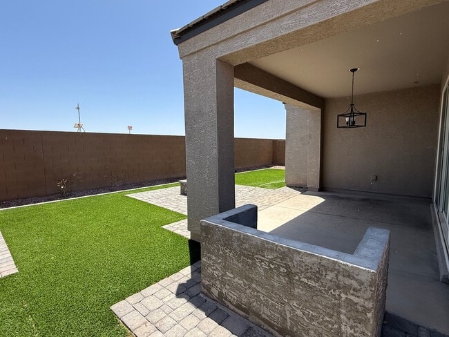 Building Photo - Beautiful Newer 4 Bedroom 3 Bathroom Anthem at Merrill Ranch Home!