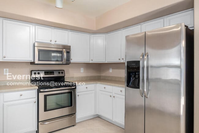 Building Photo - 42581 W Michaels Dr