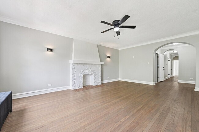 Building Photo - 7757 S Essex Ave