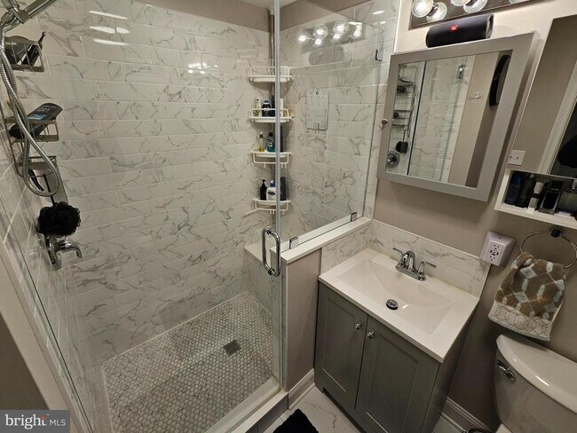 Building Photo - 404 W Wayne Ave