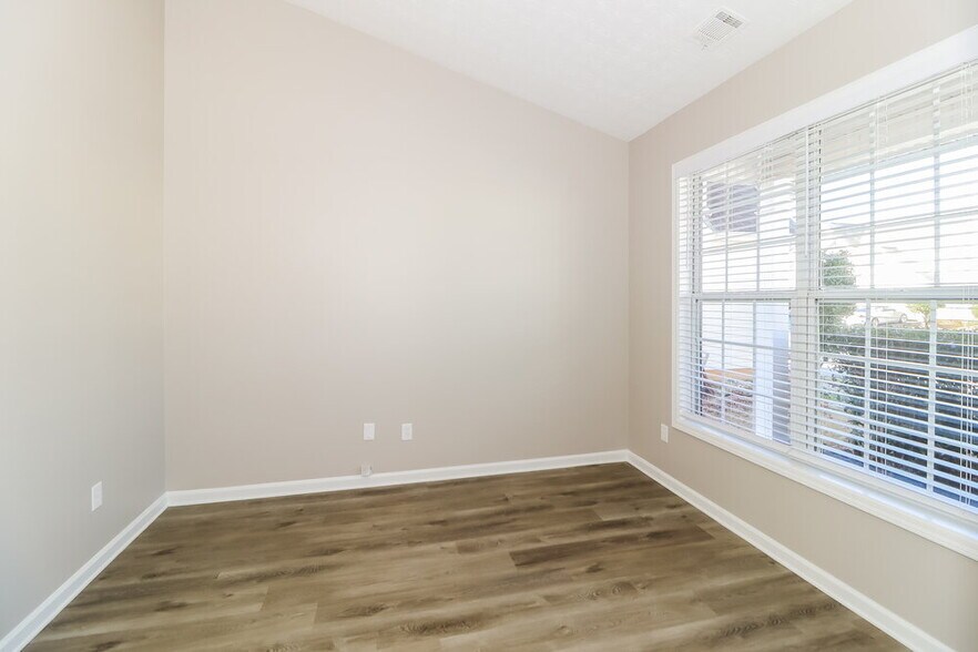 Building Photo - 698 Clairidge Elm Trail SW
