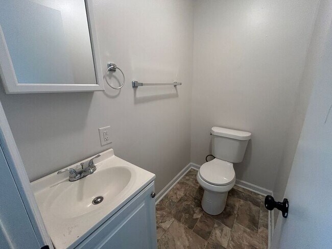 Building Photo - 2911 Circle Dr