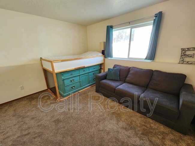 Building Photo - 2622 Oxford Cir