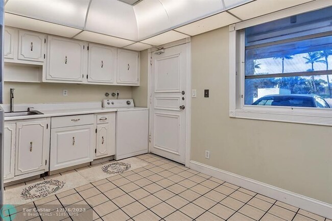 Building Photo - 4020 Galt Ocean Dr