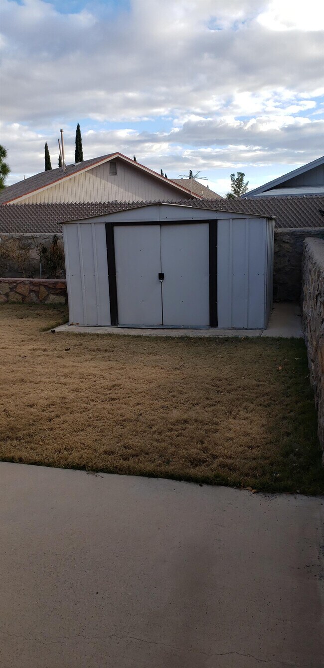 Building Photo - 11526 Tony Ponce Dr