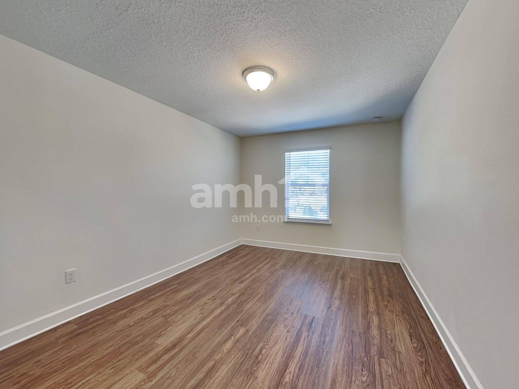 Building Photo - 905 Walden Pond Dr