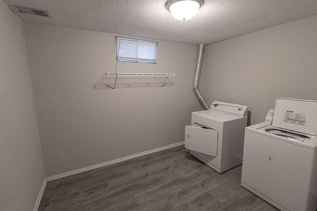 Building Photo - 215 Wheaton Ct