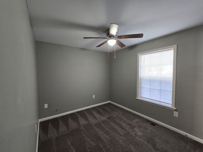 Building Photo - Updated 3 Bedrooms, 1.5 Bathrooms on a Dou...