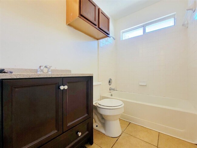 Building Photo - 7400 Muffin Dr