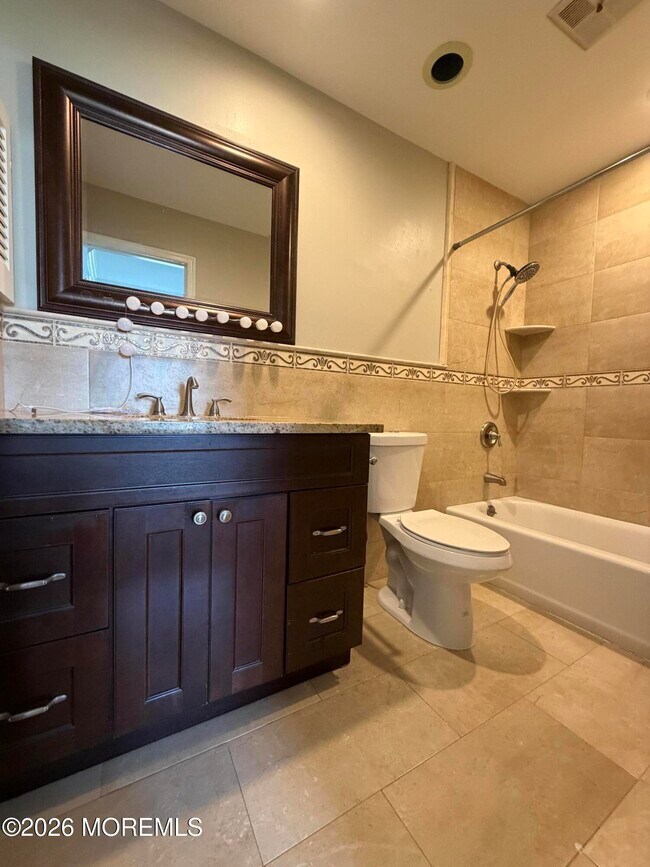 Building Photo - 155 Tanglewood Pl