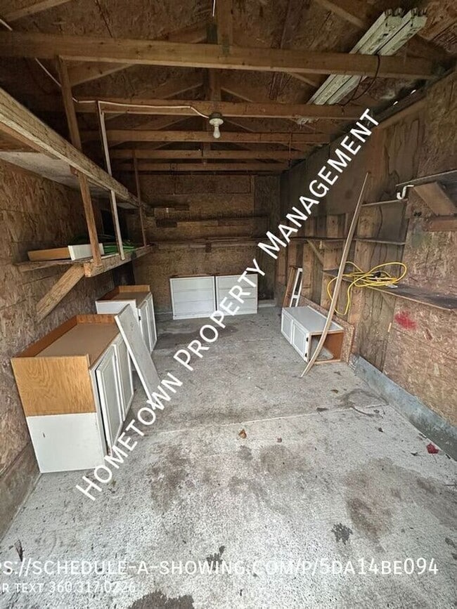 Building Photo - 1099 W 8th Ave