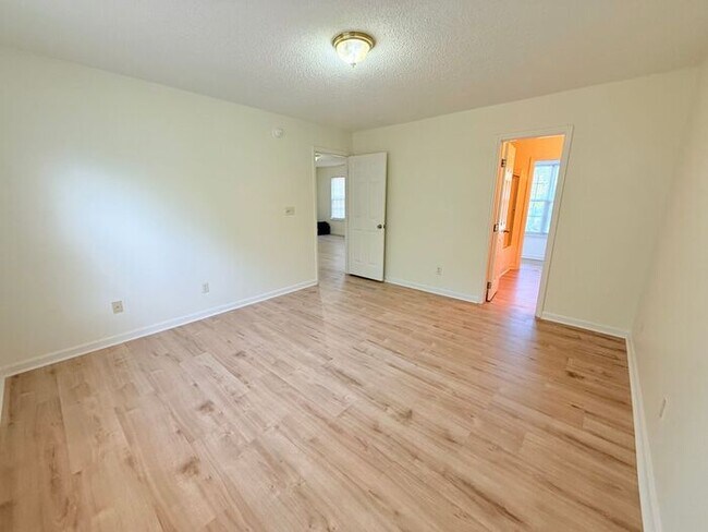 Building Photo - 1529 Crag Burn Ln