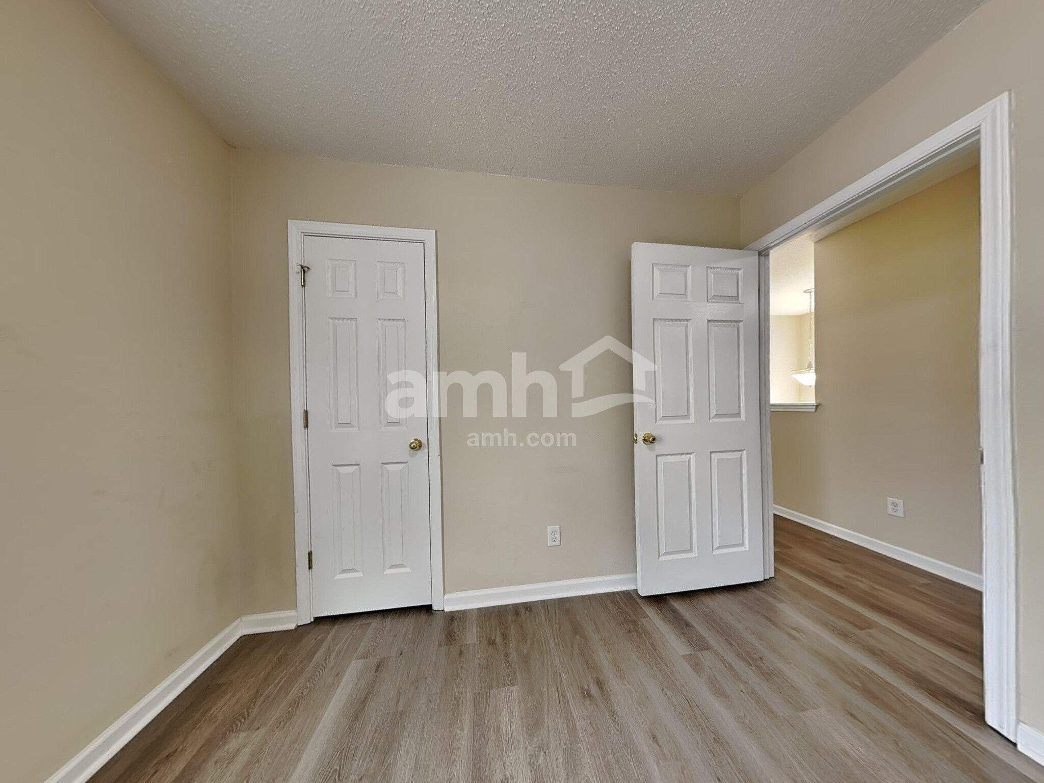 Building Photo - 20 Willow Lakes Dr