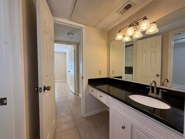 Building Photo - 1223 Augusta Dr