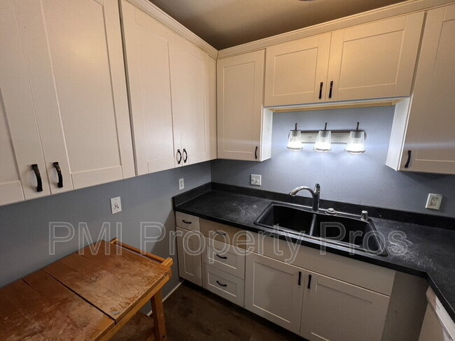 Building Photo - 4253 W Rivers Edge Cir