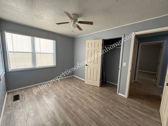 Building Photo - Charming 3-Bedroom Home