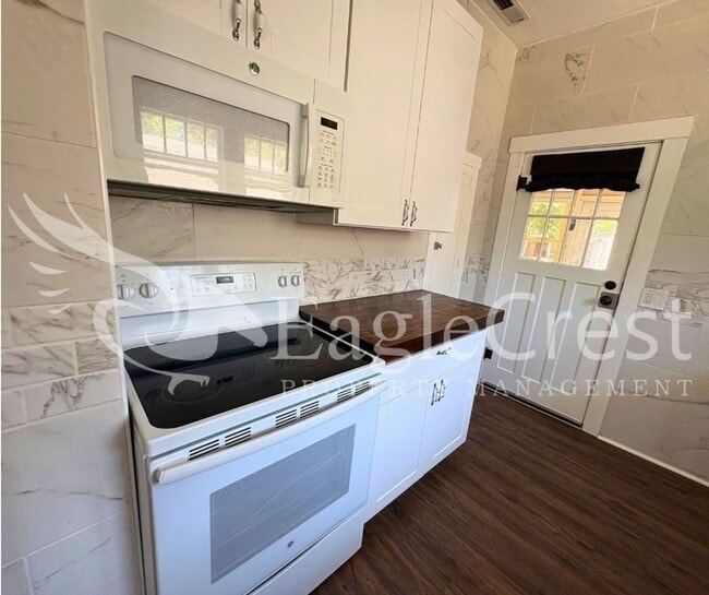 Building Photo - Beautifully Renovated Historic 3 Bedroom Home