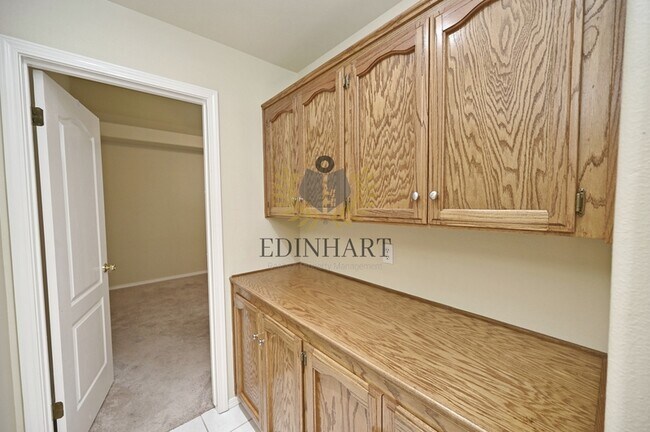 Building Photo - 3750 W Vincent Ln
