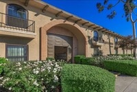 Building Photo - Unit 40 - Spacious 2nd Floor 1 Bed 1 Bath Apartment Home in Anaheim