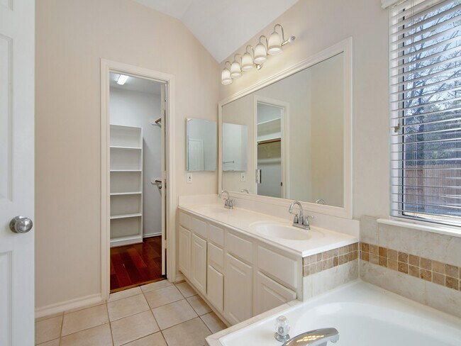 Building Photo - 30 Jewelsford Dr