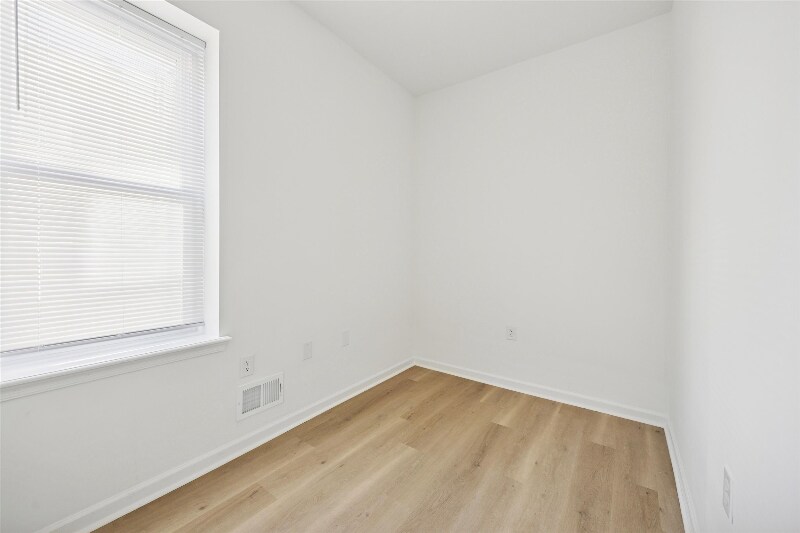 Building Photo - 1742 Edgley St