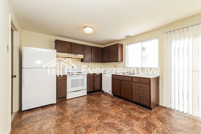 Building Photo - 7523 Mt Hood