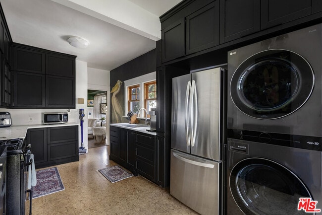 Building Photo - 201 S Ave 55