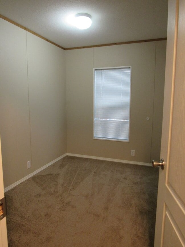 Building Photo - 3 Bed 2 bath Mills Mobile Home on Beautiful Treed Lot