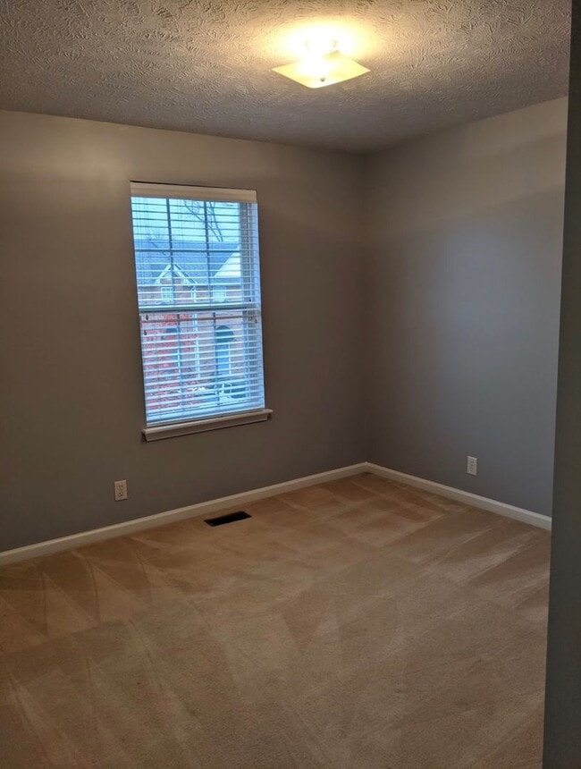 Building Photo - Donelson Townhome!