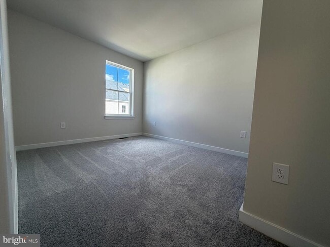 Building Photo - 33 E Front St