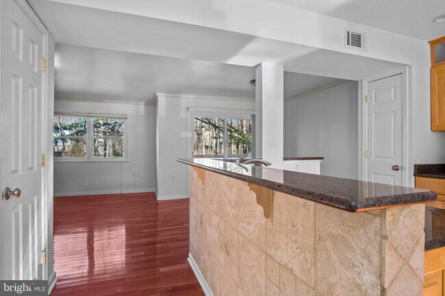 Building Photo - Headline:  Spacious & Updated Townhouse in Prime Reston Location