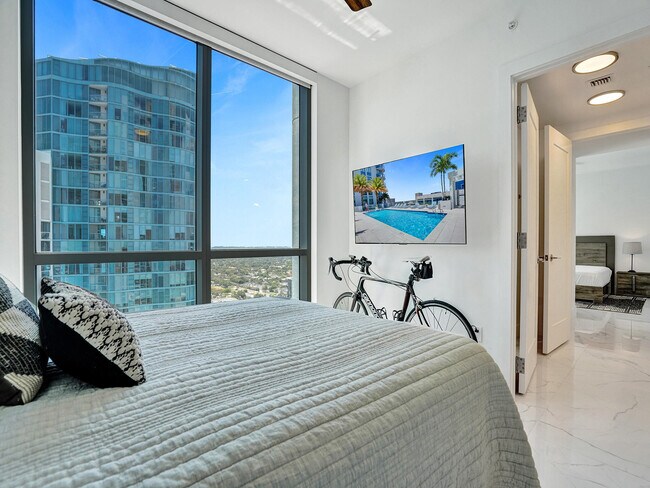 Building Photo - 100 E Las Olas Blvd