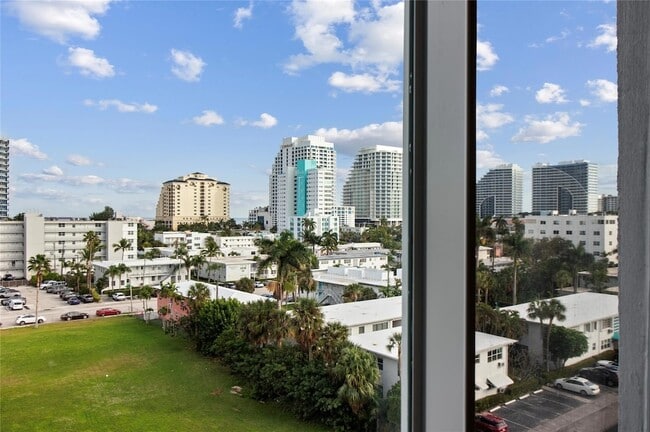 Building Photo - 720 Bayshore Dr