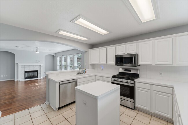 Building Photo - 3111 Glenwood Dr