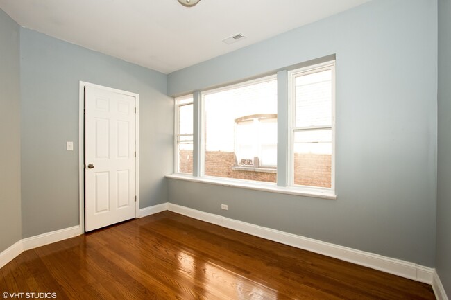 Building Photo - 7943 S Drexel Ave